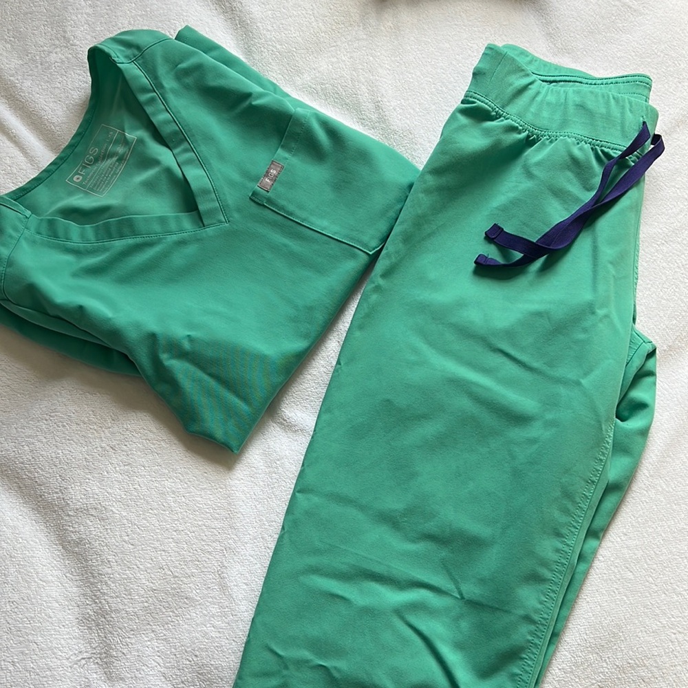 LIMITED EDITION SURGICAL GREEN FIGS SCRUB SET XS